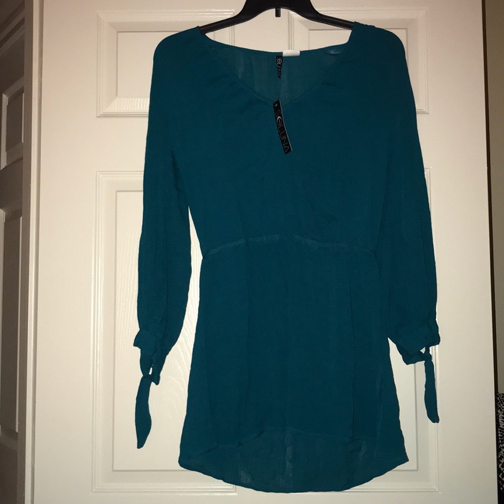 Beautiful Blue Long Sleeve Dress w/Open Slits